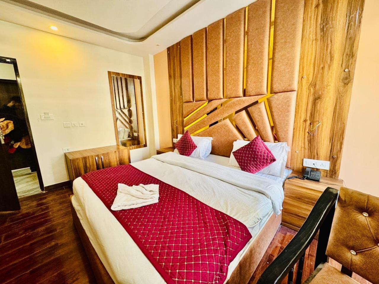 Royal Majestic View Point Lodge Manāli Exterior foto