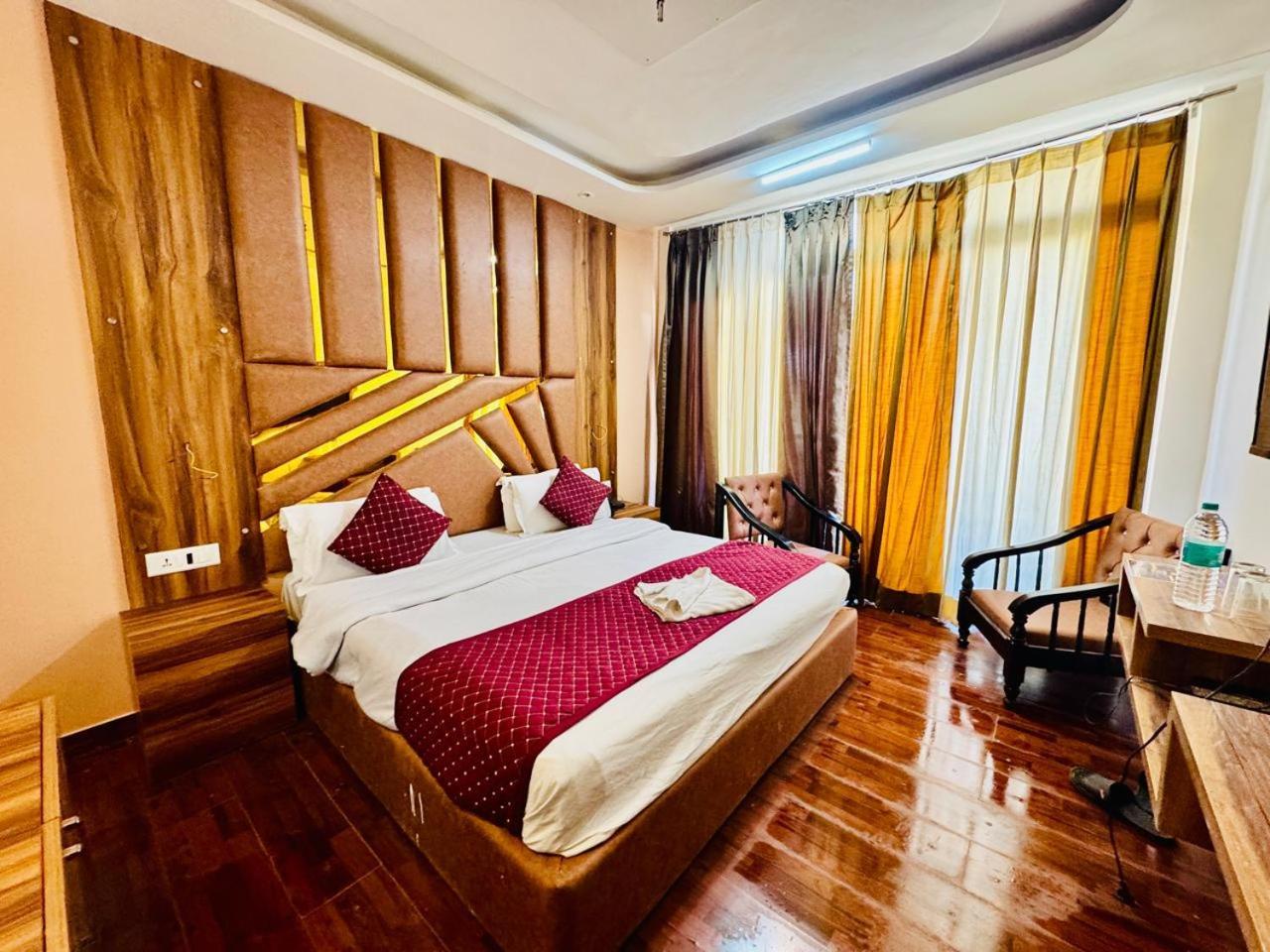 Royal Majestic View Point Lodge Manāli Exterior foto
