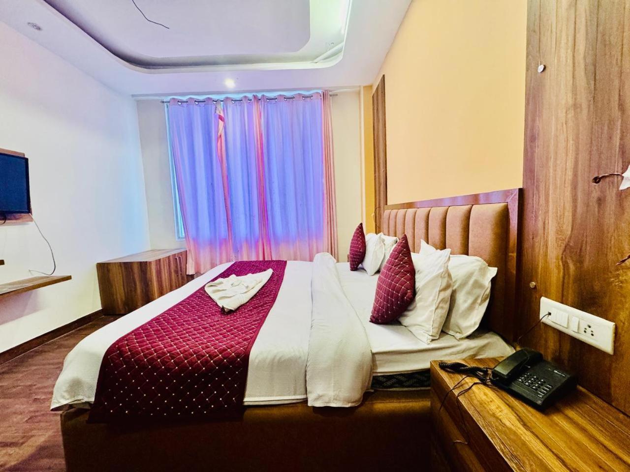 Royal Majestic View Point Lodge Manāli Exterior foto